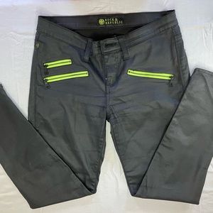 Rock & Republic Banshee Black Coated Skinny Jeans Neon Green Zippers